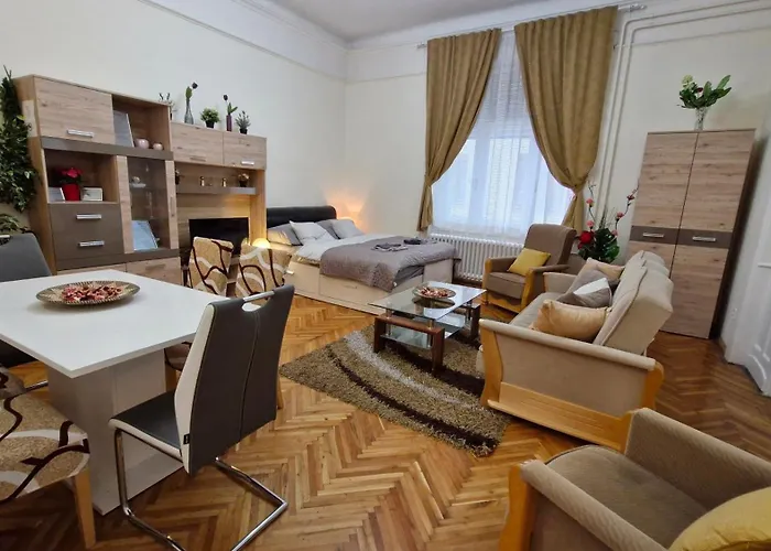 River Center Apartament *