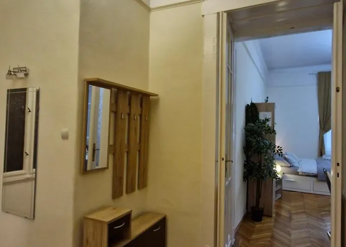 River Center Apartament *