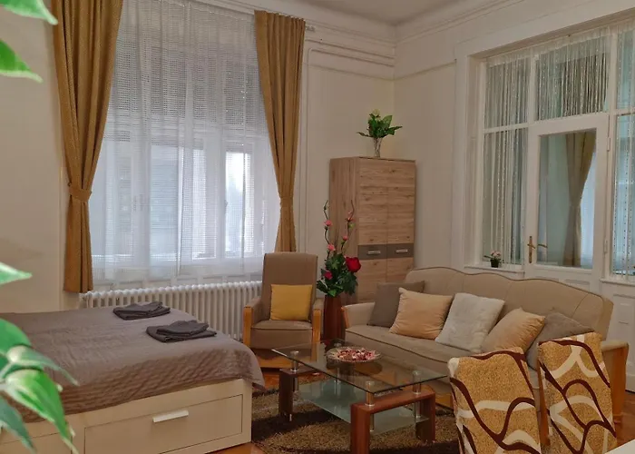 River Center Apartament *