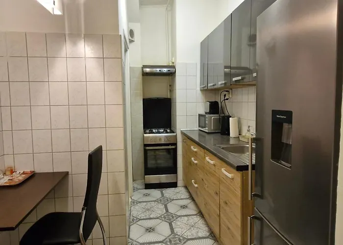 River Center Apartament *