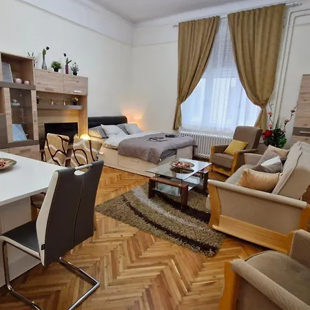 River Center Appartamento *