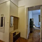 River Center Apartament *